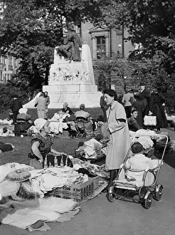 Traders: Street traders in Budapest, 1941