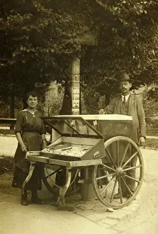 Wahring: Two street vendors with sugar or cheese in