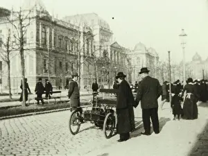 Photographie: Streetlife in front of Vienna University