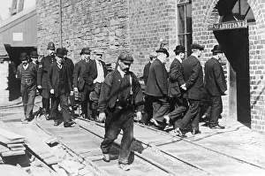 Accompany: Strike of textile workers in Great Britain, 1910