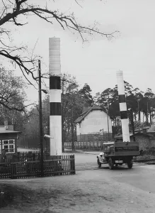 Reichsbahn: Striking railroad gates, 1937