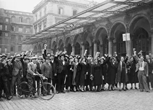 Restaurants: Striking workers in Paris, 1936