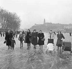 Strollers: Stroling on ice