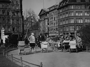 Stroller: Stroller parade, 1930