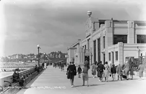 Bridlington: Strolling by the Royal Hall