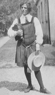 Bpeosa: Student with book and hat