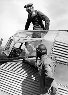 Instructions: Student pilots of the Luftwaffe in the cockpit, 1935