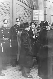 Argue: Student riots in Prague, 1934