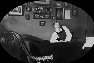 Bpeosa: Student in her room