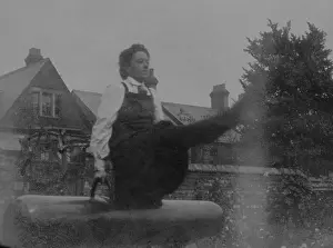 Bpeosa: Student on vaulting horse in garden
