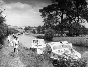 Plying: STUDENTS ON CANAL