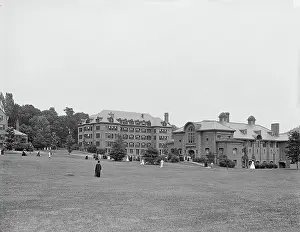 Holyoke: Students - education - campus - Mount Holyoke - college