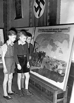 Represents: Students at an exhibition about the peasantry, 1942