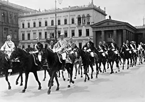 Hasenheide: Students on horseback at a parade, 1911