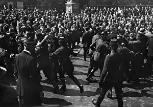 Truncheon: Students and police during a demonstration in Berlin, 1932