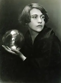 Glas: Study Girl with Glas Sphere