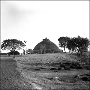 Stupa: Stupa at Sanchi, Central India