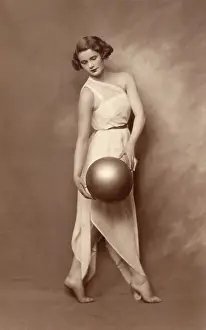 Tiptoe: Stylish girl posing with ball