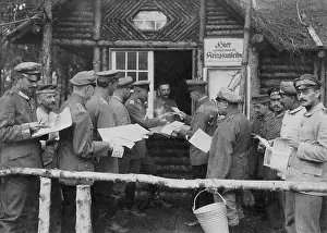 Financing: Subscription of war bonds on the front, 1917