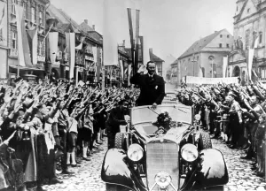 Henlein: Sudeten German citizens wave to Sudeten German