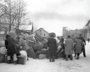 Pohranici: Sudeten Germans on their way to a railway station