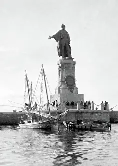 Suez: Suez Canal, Ferdinand de Lesseps Statue