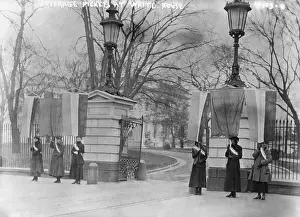 Picketing: Suffragettes at White House, 1917