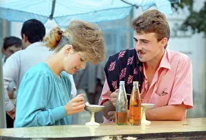 Tver: In summer coffee house, 1990