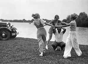Bizzare: Summer fashions, 1933