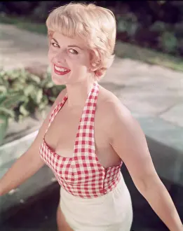 Vivacious: SUNNY BLONDE MODEL 1950S