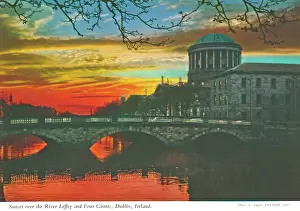 Liffey: Sunset over the River Liffey and Four Courts, Dublin