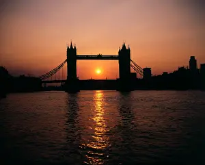 Gleam: Sunset over Tower Bridge, London