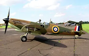 585723: Supermarine Spitfire PR Mk.XI G-PRXI - PL983