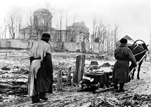 Pull: Supply sledges in Kholm, 1942