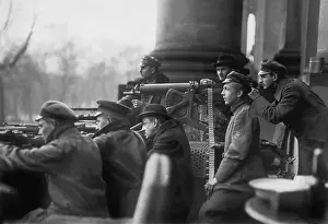 Entrench: Supporter of the People's Navy Division in front of the Berl