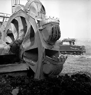 Scoops: Surface mining - machine scoops coal - brown coal