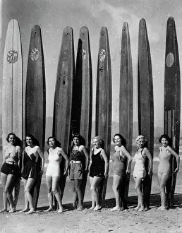 Surfer: Surfer girls c. 1935