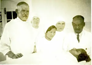 Unconscious: Surgeon, nurses and anaesthetist with patient