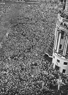 Surging: Surging crowds in Trafalgar Square, 1937 Coronation