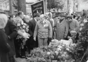 Lachaise: Survivors and relatives of victims remember