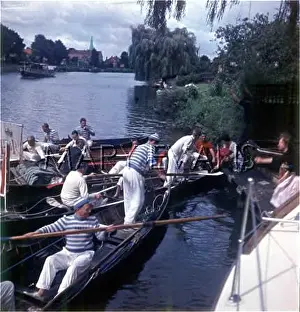 Uppers: SWAN-UPPERS ON THAMES