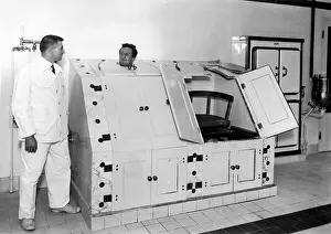 Luna: Sweatboxes in a health resort, 1928