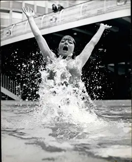 Typist: Swimming - Diving