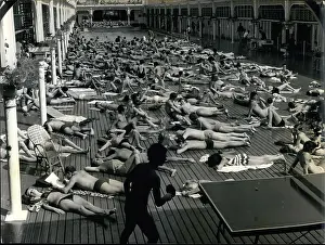 Sunbathers: Swimming - Diving