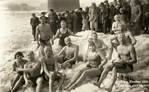 Curiosities: Swimming at ice burst in the Danube 1929