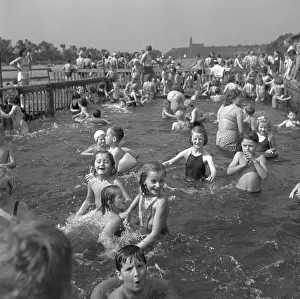 Hampl: Swimming pool - children - Vltava