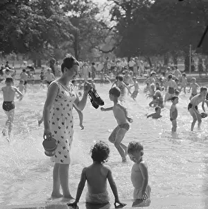 Clissold: Swimming Pool In Clissold Park