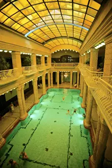 Gellert: Swimming pool in the Gellert Hotel in Budapest