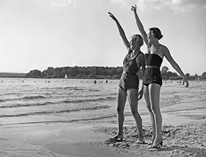 Pumps: Swimwear in Berlin, 1935