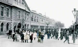 Swindon: Swindon, Men Leaving G.W.R. 1913